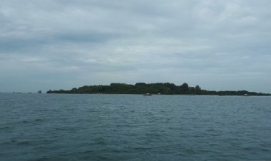 Erwin Dengar Suara Ledakan, Tak Ada Serpihan Pesawat di Sekitar Pulau Laki