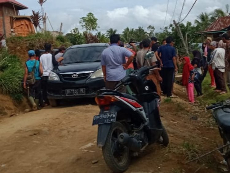 Geger, Lansia di Pematang Pauh Jangkat Timur Ini Tertimpa Pohon hingga Tak Sadarkan Diri