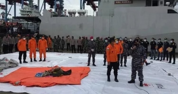 Tragedi Sriwijaya Air, KRI Kurau Temukan Serpihan Ban Hingga Celana Anak Warna Pink
