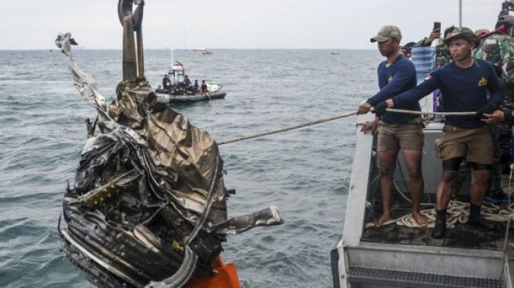 KNKT Sebut Diduga Pesawat Sriwijaya Air SJ 182 Tak Meledak Saat di Udara