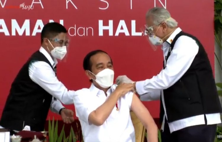 Jokowi Disuntik Vaksin Pertama Kali: Nggak Terasa Sama Sekali