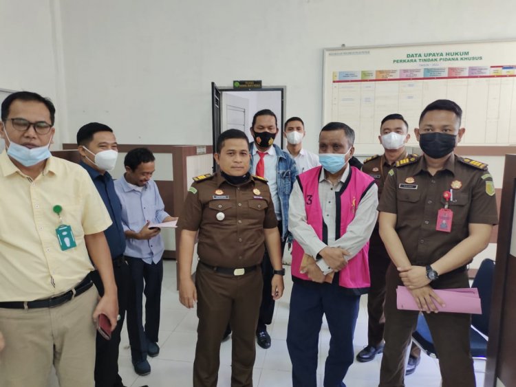 Mangkir 2 Kali, Kadis Perkim Sungaipenuh Dijemput Paksa oleh Jaksa