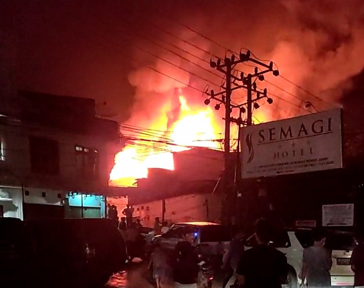 BREAKING NEWS! Hotel Semagi Muara Bungo-Jambi Terbakar