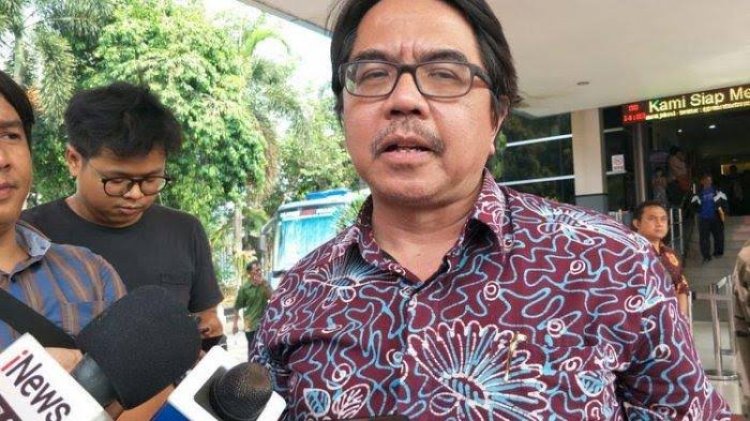 Ade Armando Sebut Ada Kekuatan Besar di Balik FPI, Minta Polri Interogasi Habib Rizieq