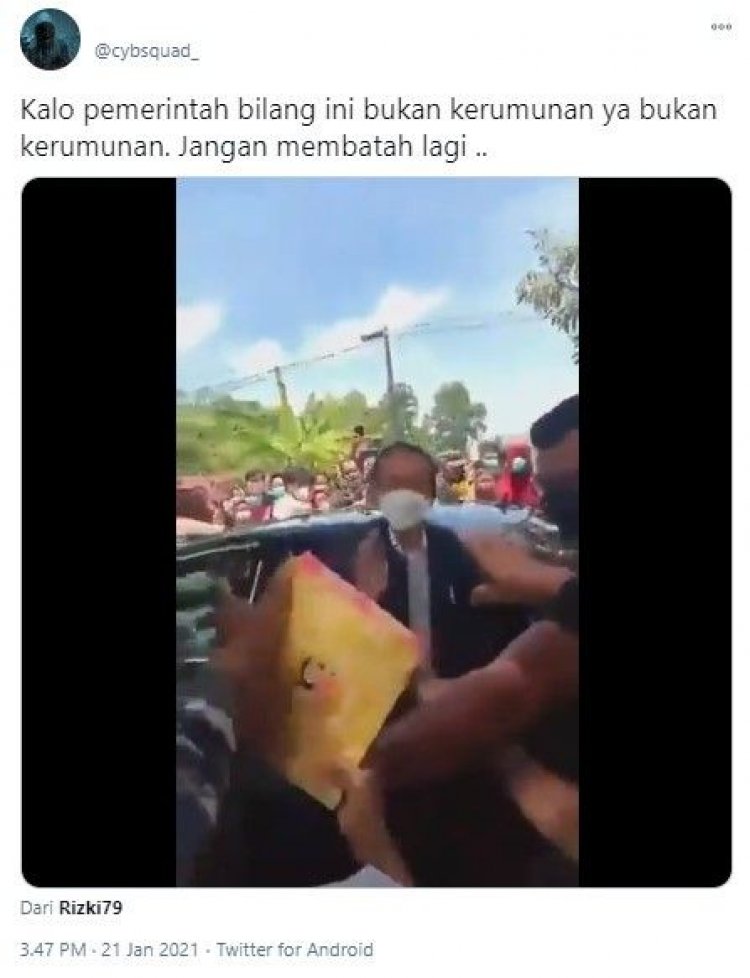 Viral Jokowi Ciptakan Kerumunan Saat Bagi Nasi Kotak, Netizen Kecewa: Ini Bukan Kerumunan tapi Orang-orang Berkumpul dan Berebut