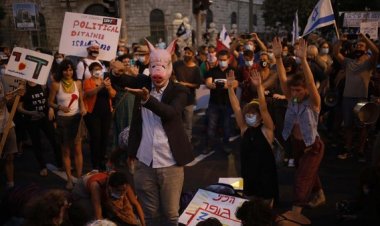 Ratusan Warga Tuntut Perdana Menteri Netanyahu Mundur