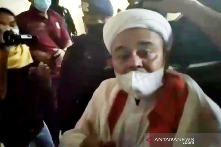 Bareskrim Limpahkan Habib Rizieq dan Barang Bukti ke Kejagung