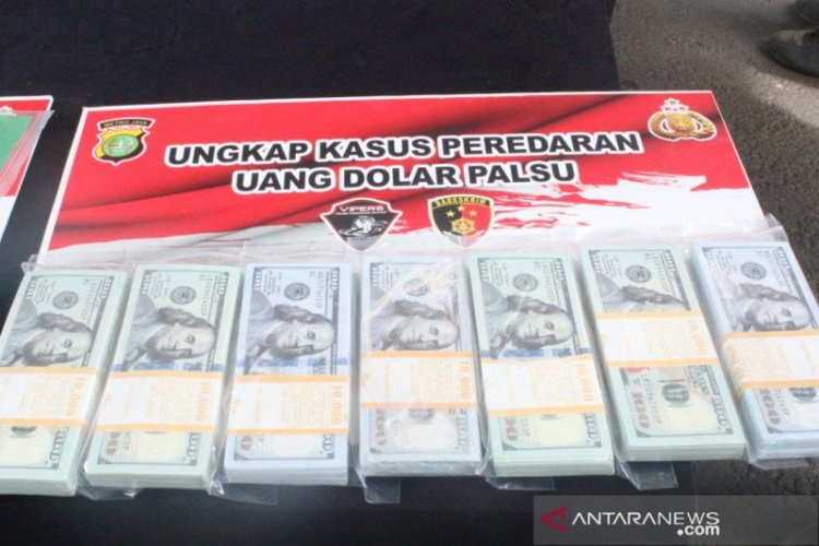 Polres Tangerang Selatan Amankan Uang Palsu Dolar Rp2,13 Miliar dari Sindikat