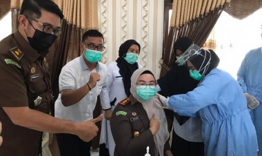 Puluhan Pegawai Kejari Muarojambi Divaksin, Kajari: Setelah Ini Jangan Berkerumun