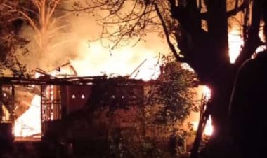 Ditinggal ke Luar Kota, Rumah di Pintu Masuk Wisata Danau Tangkas Muarojambi Hangus Terbakar