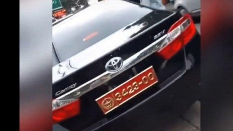 Viral Wanita Pamer Mobil Dinas, Mabes TNI: Pelat Nomor Bodong