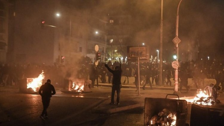 Demo Yunani Memanas, Bentrokan Terjadi Polisi Terluka