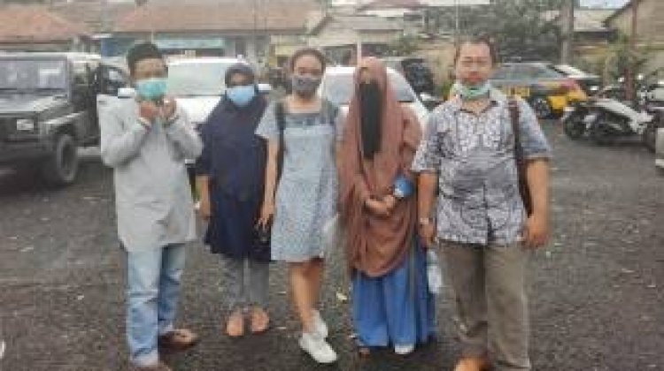 Pelihara 70 Anjing Liar, Wanita Bercadar Ini Didatangi Ormas, Kisahnya Viral