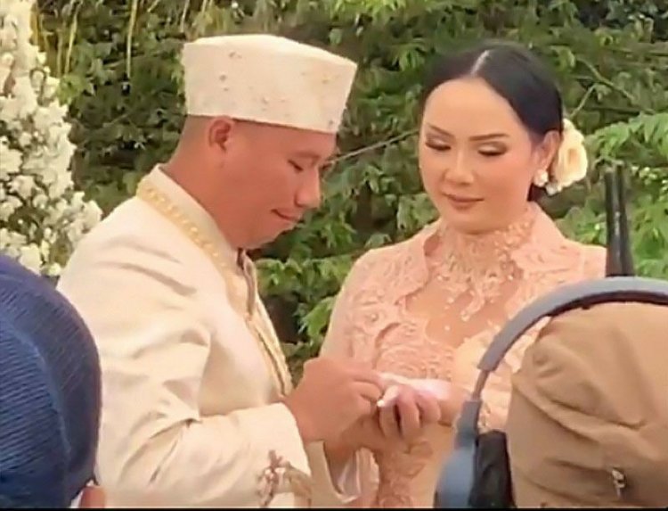 Begini Suasana Pernikahan Vicky dan Kalina yang Kini Sah jadi Suami Istri