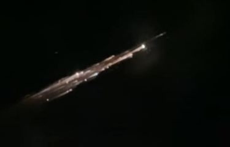 Viral! Cahaya Diduga Meteor di Langit Oregon, Netizen: Superman Itu yang Turun...