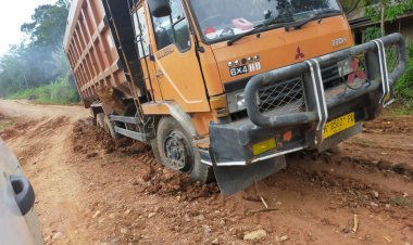 Mobil PT Dwikarsa Mandiri Utama Rusak Jalan Mentawak- Tabir Ulu, Warga: Benari Dak Mau
