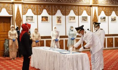 Pj Gubernur Jambi Lantik Bupati Terpilih Secara Hybrid