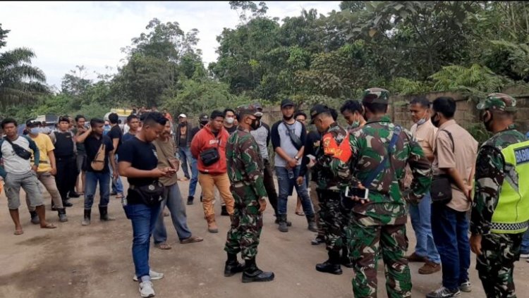 Warga Lima Desa di Bungo-Jambi Blokir Jalan Tambang dan Berujung Bentrok