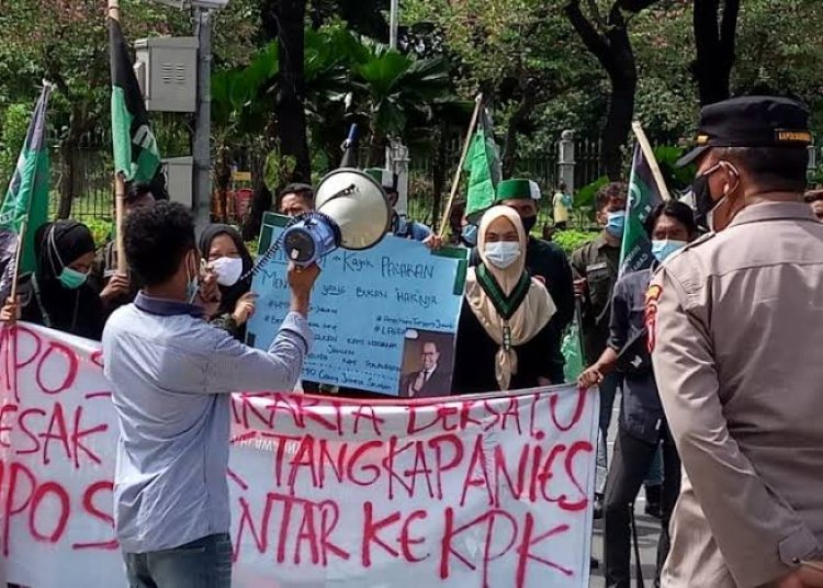HMI MPO Geruduk Kantor Balai Kota: Mendesak KPK agar Segera Tangkap Anies!