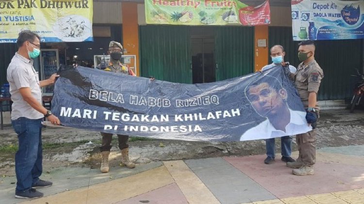 Heboh Spanduk Bela Habib Rizieq-Mari Tegakan Khilafah di Indonesia, Munarman: Hentikanlah Cara-cara Kotor Seperti Itu