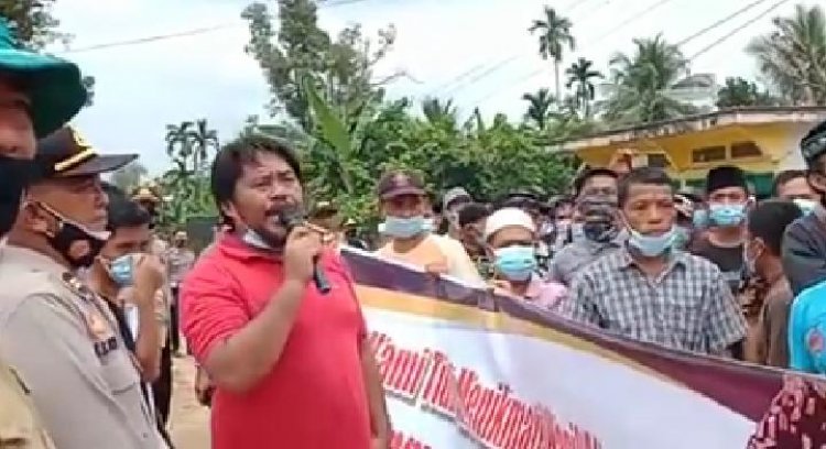Ratusan Warga Rantau Pandan Demo Jalan Tambang, Minta KBPC Keluar dari Desa Mereka