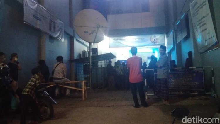 Duh! Warga Rela Mengantri Tengah Malam Demi Duit Rp 1,2 Juta