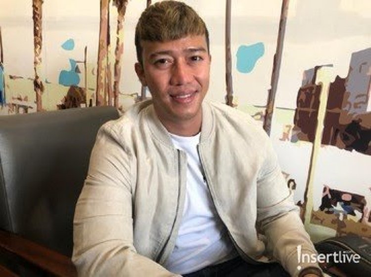 Vokalis Band 'Repvblik' Ini Banting Setir Jualan Es Kelapa Keliling Naik Sepeda