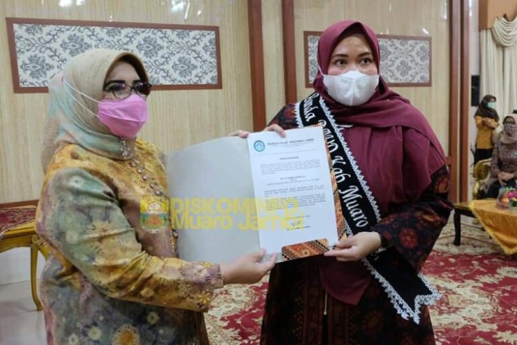 Masnah Busro Dikukuhkan Sebagai Bunda PAUD Muaro Jambi