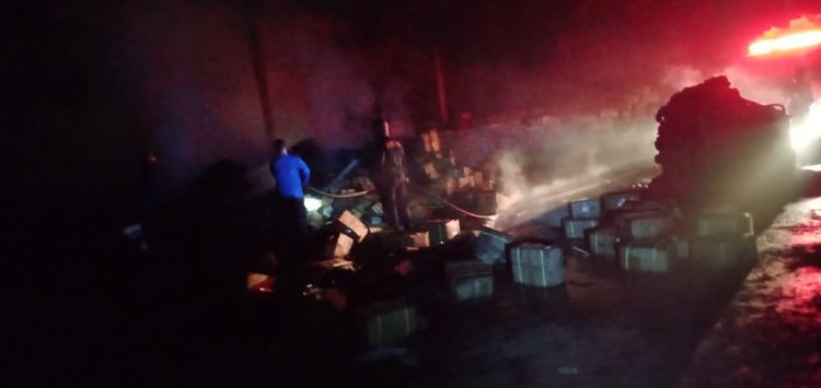 Baru Saja!!!Pabrik Arang Briket di Muarojambi Terbakar