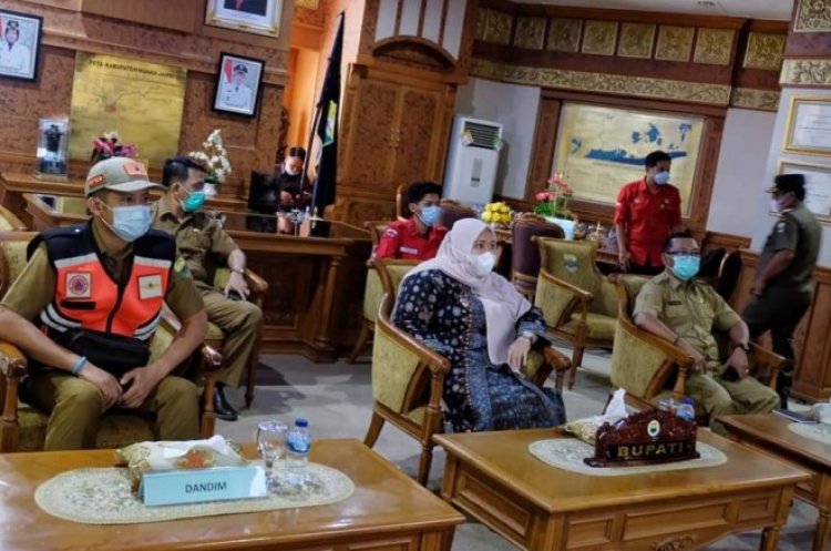 Bupati Masnah Dengarkan Arahan Presiden tentang Penanganan Karhutla Tahun 2021