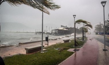 11 Orang Tewas dan 100 Luka-luka, 3.000 Warga Dievakuasi Akibat Badai Dahsyat