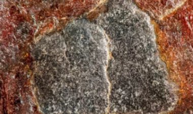 Arab Saudi Rilis Foto Detil Batu Hajar Aswad, dan Ini Penampakannya