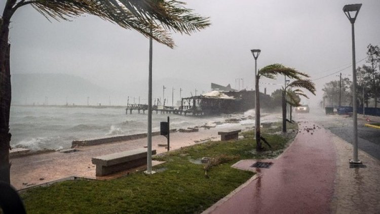 11 Orang Tewas dan 100 Luka-luka, 3.000 Warga Dievakuasi Akibat Badai Dahsyat