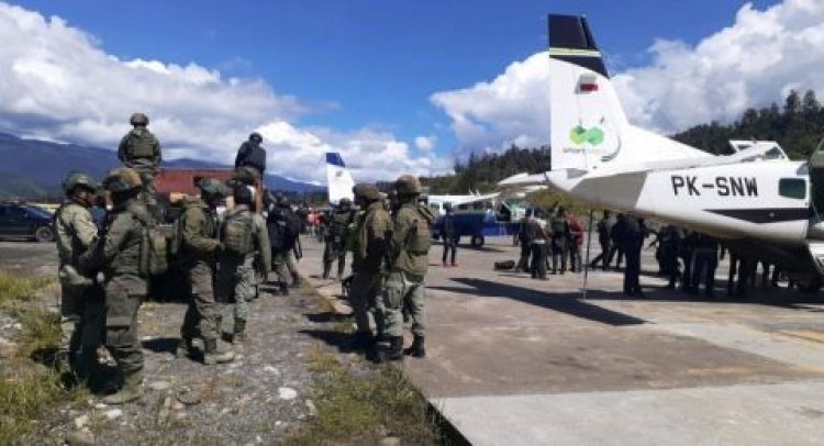 Kirim Pasukan Bersenjata ke Papua TNI dan Polri Berburu Kelompok Teroris di Papua