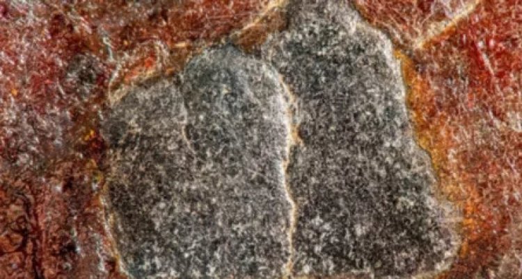 Arab Saudi Rilis Foto Detil Batu Hajar Aswad, dan Ini Penampakannya