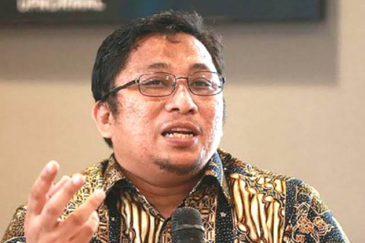 Feri Amsari Sebut Firli adalah Boneka yang Digerakkan oleh banyak Orang Menghantam Novel Dkk