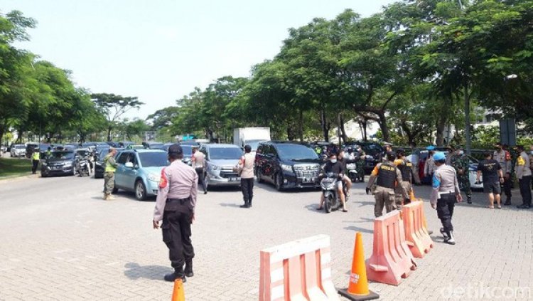 Warga Mau Berwisata ke PIK 2 Dihalau Petugas, Kapolres: Kita Tutup Dulu, Kita Putar Balik!