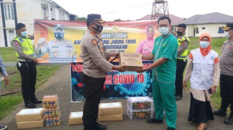 Tinjau RSUD dan Bagi Masker di Lokasi Wisata, Kapolres Tanjabtim: Kami Minta Hindari Kerumunan!