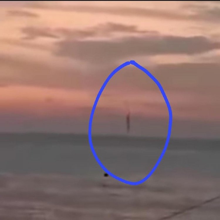 HEBOH! Warga Lihat Benda Misterius Jatuh di Perairan Situbondo, UFO?