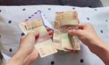 Viral Istri Buka Amplop Gaji dari Guru Bikin Terharu...