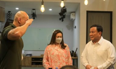 Lihat Kepanikan Deddy Corbuzier Bertemu Prabowo Sampai Beri Hormat