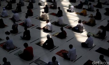 MUI Sarankan Salat Jumat di Zona Merah Diganti Salat Zuhur di Rumah