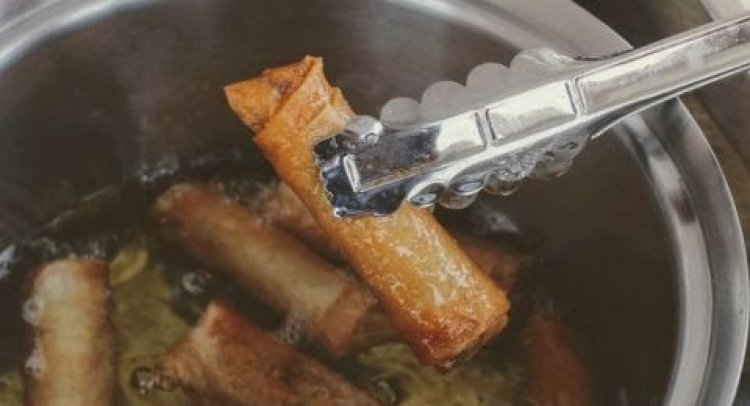 Viral! Gorengan Dibungkus Kertas Rekening Koran dari Bank Ternama....