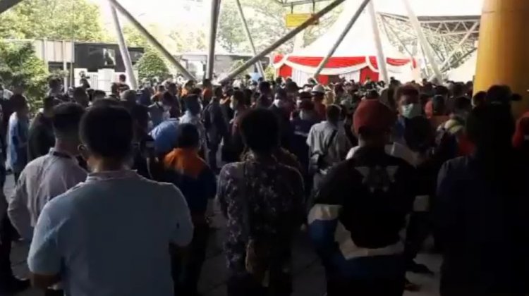 Viral! Video Kerumunan Divaksin Usai Jokowi Tinjau di Tanjung Priok, Istana: Saat Pembagian Sepeda Dilakukan Tertib