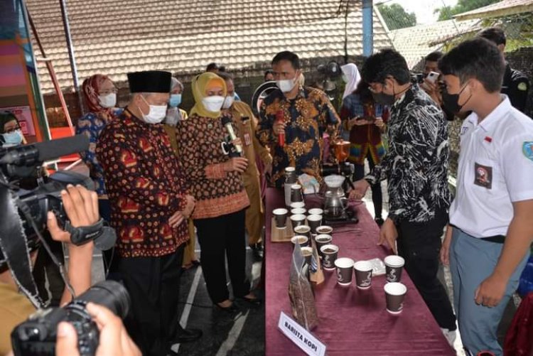 Pj Gubernur Luncurkan Program Entrepreneur Muda Wujudkan Generasi Kreatif dan Berdaya Saing
