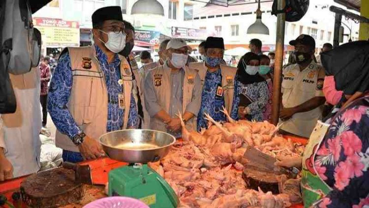 Sekda Jambi Pantau Harga Pangan di Pasar Angsoduo Jambi