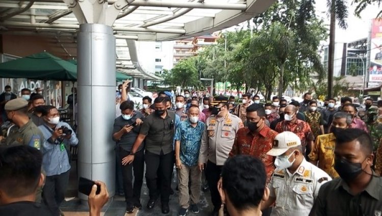 Pajak Rp 56 Miliar Tak Kunjung Dibayar, Bobby Segel Mal Centre Point