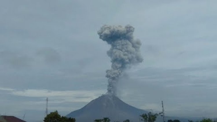 Gunung Sinabung Erupsi, Tinggi Kolom 500 Meter: Masyarakat Diimbau Gunakan Masker.....