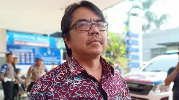 Panas! Ade Armando Ngamuk: Mohon Hentikan Pak Jokowi
