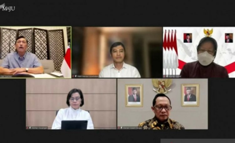 Salurkan 200 Juta Kilogram Beras ke 10 Juta KPM, Risma: Yang Salurkan Bulog, Kemensos Hanya Kirim Data....